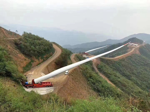 Carrist Double Gooseneck Low Semi-trailer berhubungan dengan bidang pengangkutan barang yang kelebihan berat badan, termasuk badan leher angsa dan badan penyangga, badan penyangga dirakit dan dihubungkan dengan rangka, silinder hidrolik pengangkat dipasang di badan leher angsa, ujung bawah dari badan gooseneck terhubung secara rotasi dengan lengan penopang melalui poros pin, permukaan atas lengan penopang terhubung secara tetap dengan ujung keluaran silinder hidrolik penopang, silinder hidrolik penopang dirakit dan dihubungkan di badan port gooseneck up, the dilengkapi dengan tangki oli, dan tangki oli dihubungkan dengan pompa hidrolik, model utilitas mengadopsi struktur leher angsa yang dapat dilepas, yang dihubungkan dengan rangka melalui perakitan. Carrist Double Gooseneck Low Semi-trailer relates to the transportation field of overweight goods, including gooseneck body and support body, the support body is assembled and connected with the frame, the lifting hydraulic cylinder is installed in the gooseneck body, the lower end of the gooseneck body is rotationally connected with the support arm through the pin shaft, the upper surface of the support arm is fixedly connected with the output end of the support hydraulic cylinder, the support hydraulic cylinder is assembled and connected in the gooseneck body, the support body is equipped with the oil tank, and the oil tank is connected with the hydraulic pump, The utility model adopts a detachable gooseneck structure, which is connected with the frame through assembly.